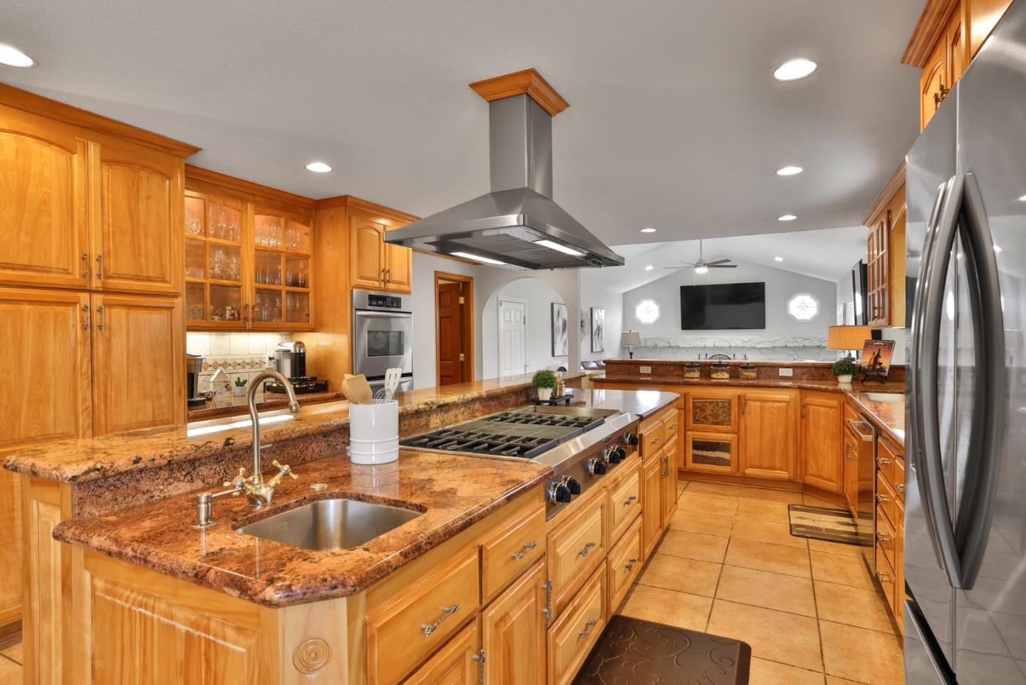 Detail Gallery Image 14 of 67 For 2017 Gypsy Ave, San Martin,  CA 95046 - 4 Beds | 2/1 Baths