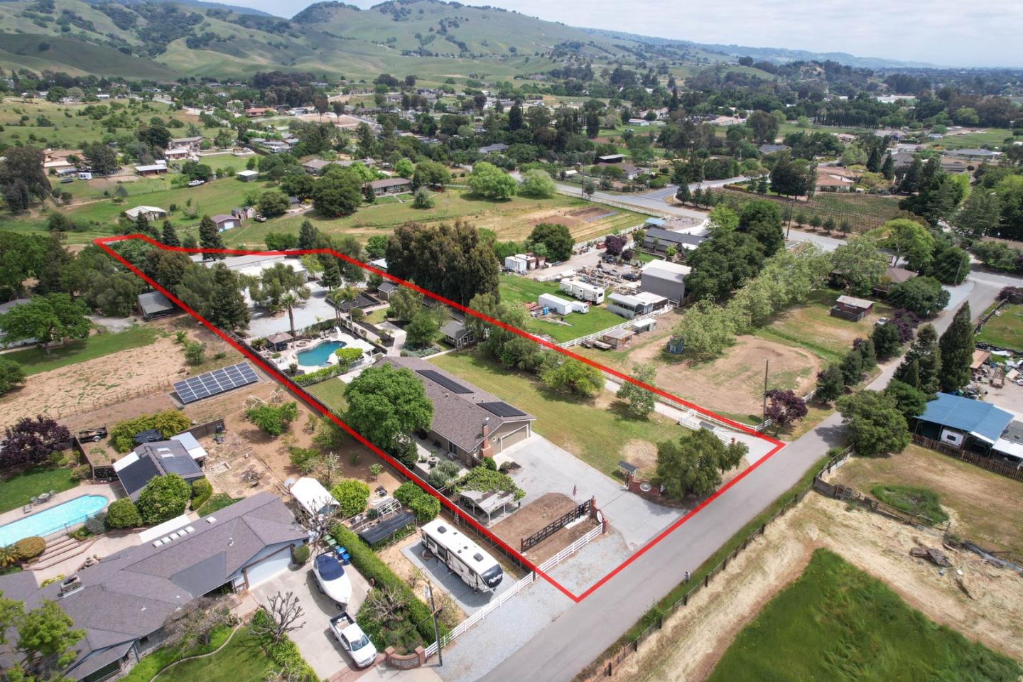 Detail Gallery Image 2 of 67 For 2017 Gypsy Ave, San Martin,  CA 95046 - 4 Beds | 2/1 Baths