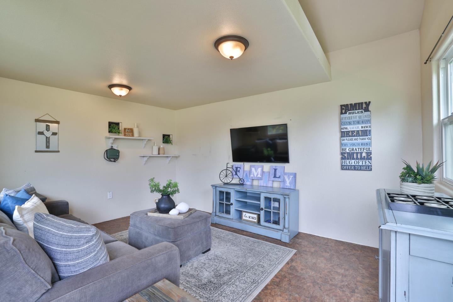 Detail Gallery Image 32 of 67 For 2017 Gypsy Ave, San Martin,  CA 95046 - 4 Beds | 2/1 Baths