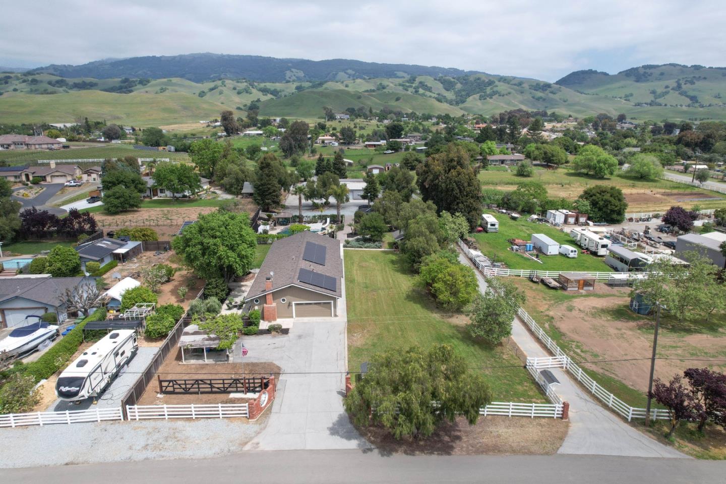 Detail Gallery Image 60 of 67 For 2017 Gypsy Ave, San Martin,  CA 95046 - 4 Beds | 2/1 Baths