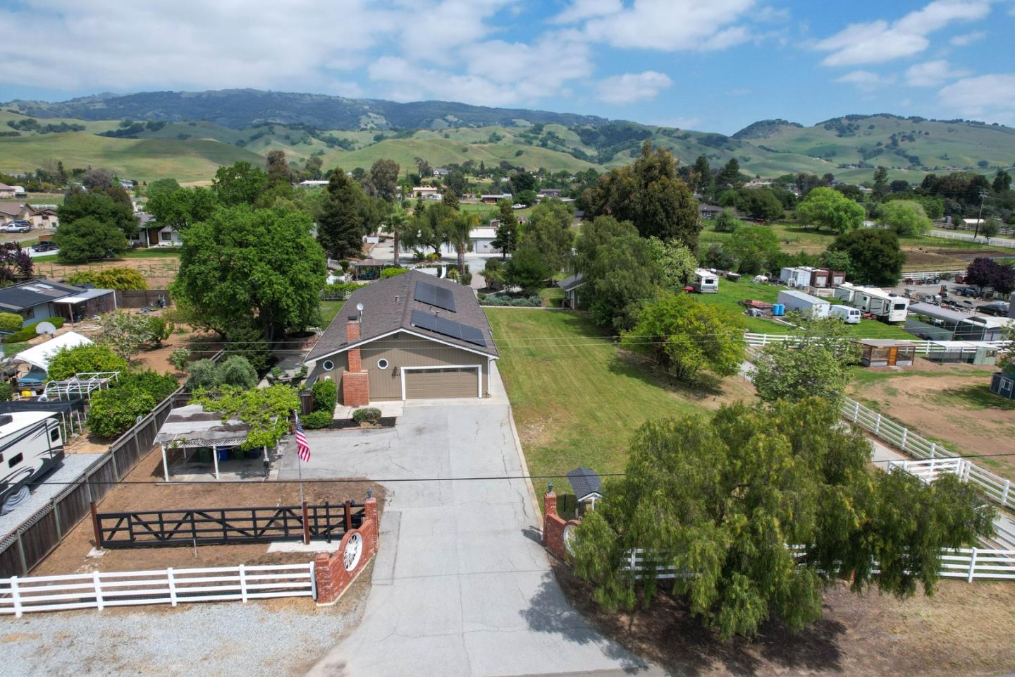Detail Gallery Image 8 of 67 For 2017 Gypsy Ave, San Martin,  CA 95046 - 4 Beds | 2/1 Baths