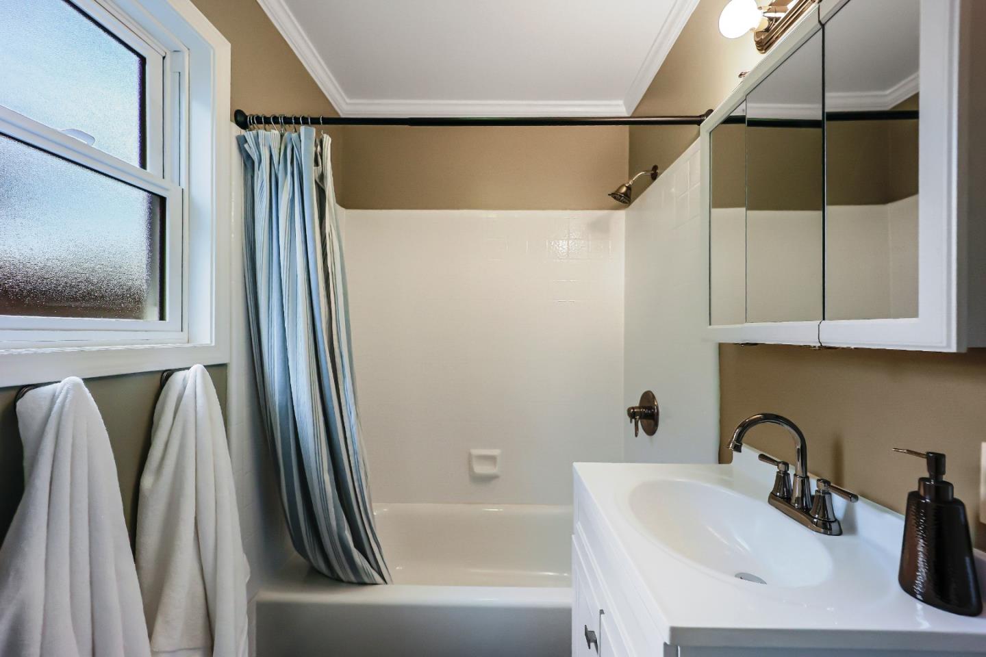 Detail Gallery Image 82 of 100 For 1129 Johnson St, Redwood City,  CA 94061 - 3 Beds | 3 Baths