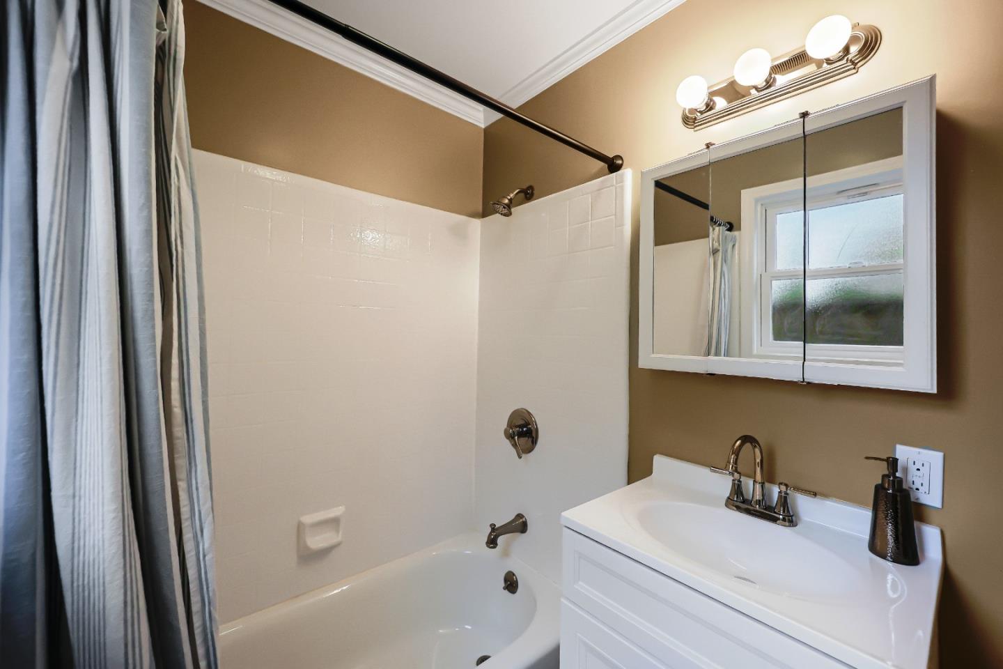 Detail Gallery Image 83 of 100 For 1129 Johnson St, Redwood City,  CA 94061 - 3 Beds | 3 Baths