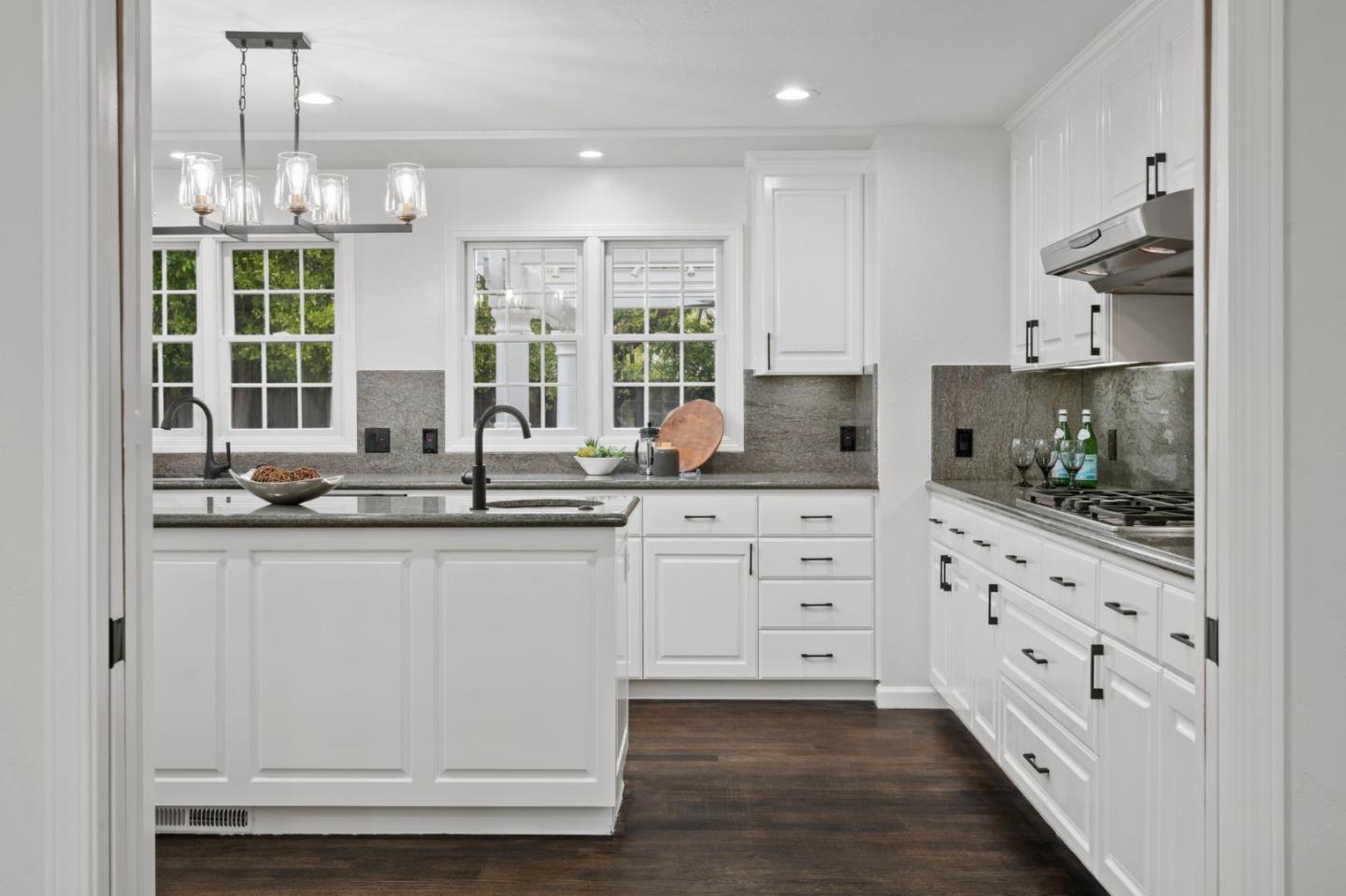 Detail Gallery Image 12 of 70 For 6852 Eldridge Dr, San Jose,  CA 95120 - 5 Beds | 2/1 Baths