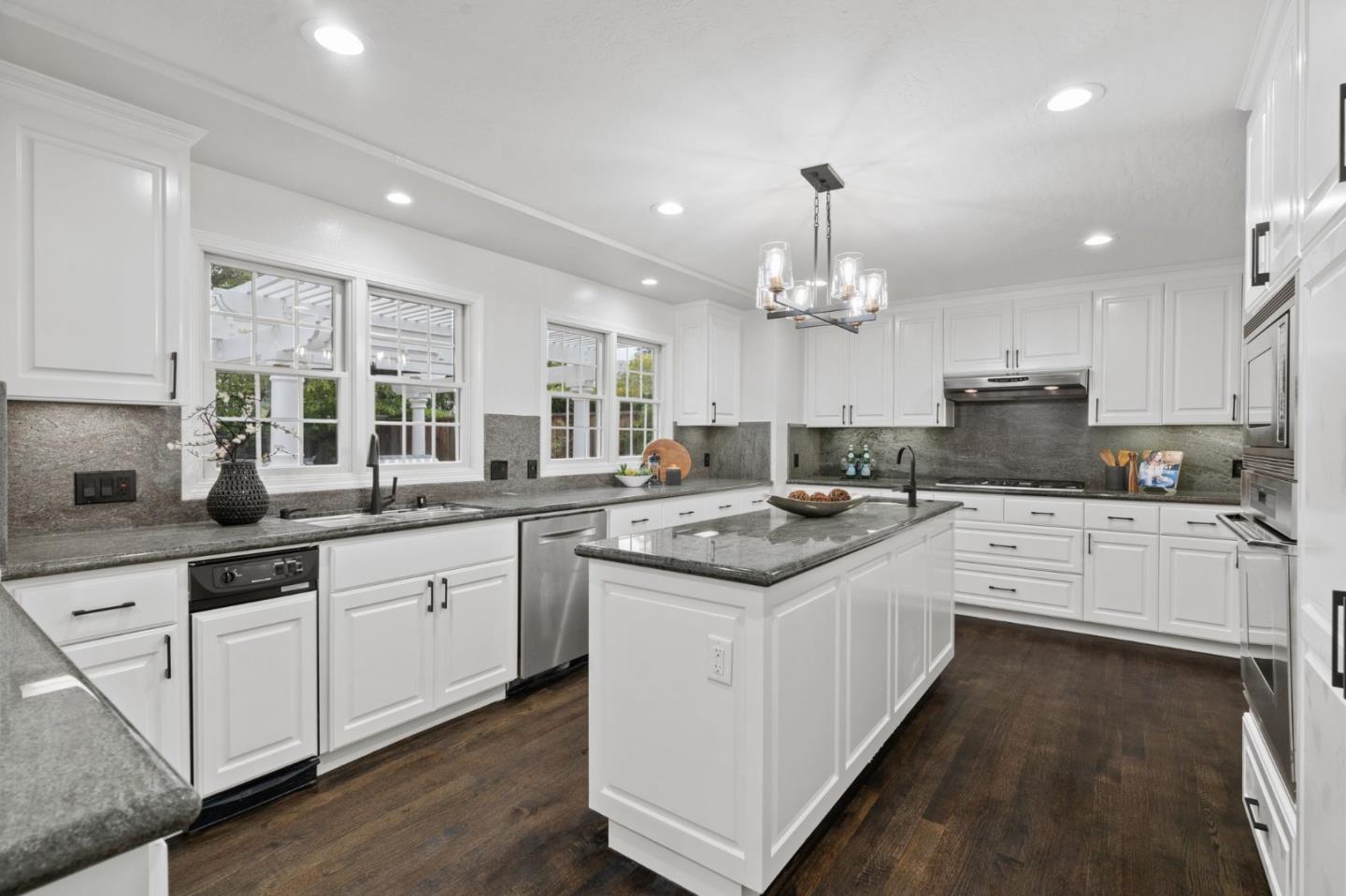 Detail Gallery Image 7 of 70 For 6852 Eldridge Dr, San Jose,  CA 95120 - 5 Beds | 2/1 Baths