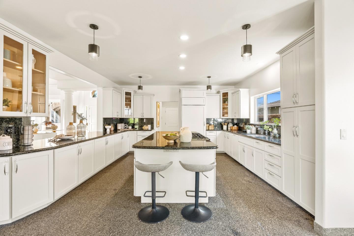 Detail Gallery Image 19 of 81 For 325 E Oakwood Blvd, Redwood City,  CA 94061 - 4 Beds | 3/1 Baths