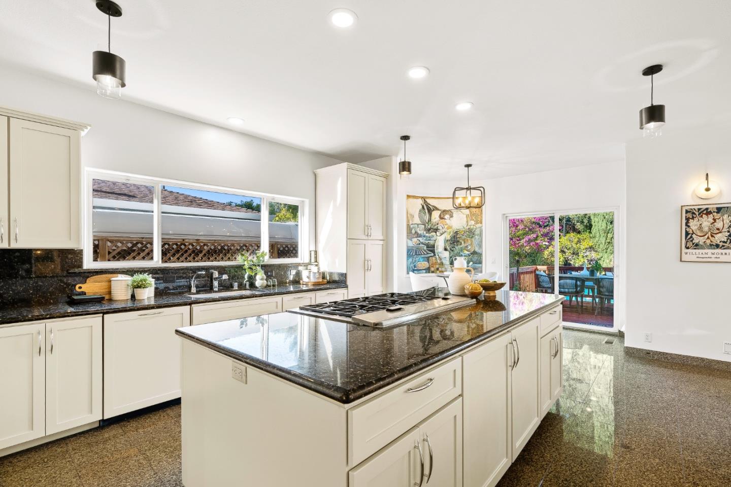 Detail Gallery Image 21 of 81 For 325 E Oakwood Blvd, Redwood City,  CA 94061 - 4 Beds | 3/1 Baths