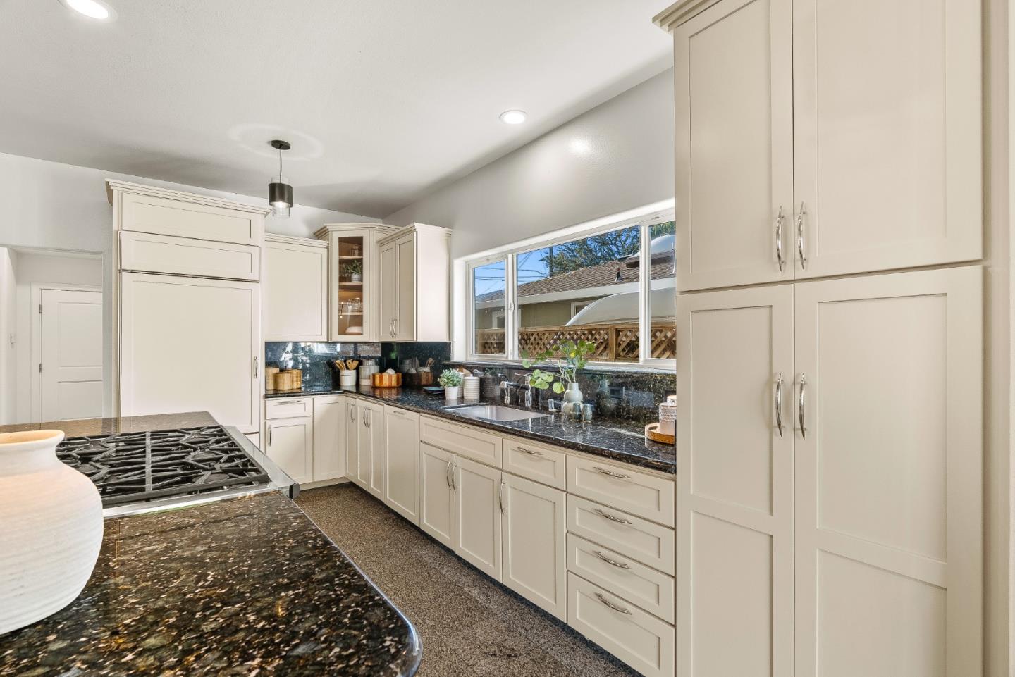 Detail Gallery Image 23 of 81 For 325 E Oakwood Blvd, Redwood City,  CA 94061 - 4 Beds | 3/1 Baths