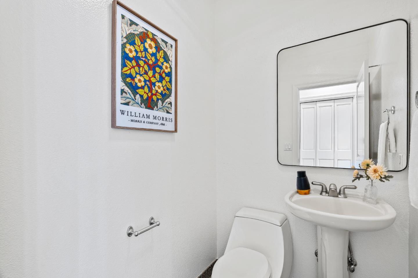 Detail Gallery Image 24 of 81 For 325 E Oakwood Blvd, Redwood City,  CA 94061 - 4 Beds | 3/1 Baths