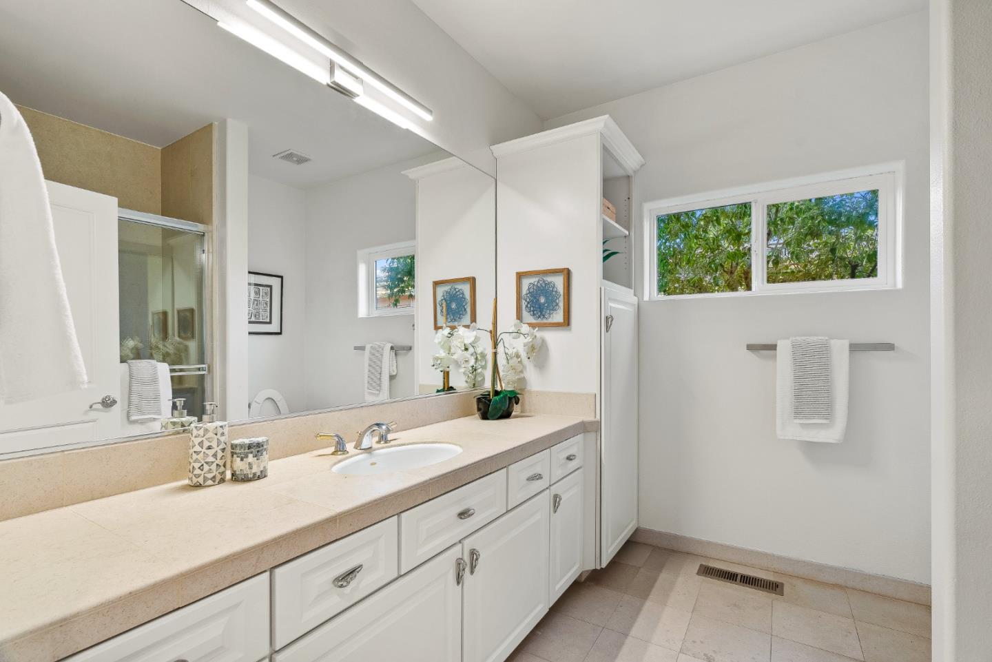 Detail Gallery Image 25 of 81 For 325 E Oakwood Blvd, Redwood City,  CA 94061 - 4 Beds | 3/1 Baths