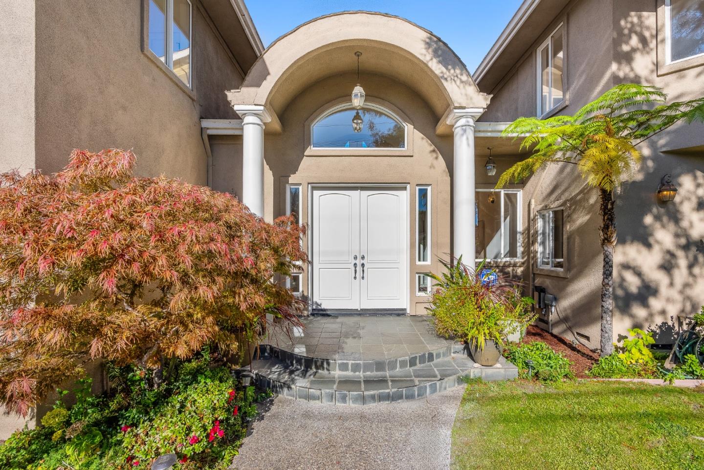 Detail Gallery Image 3 of 81 For 325 E Oakwood Blvd, Redwood City,  CA 94061 - 4 Beds | 3/1 Baths