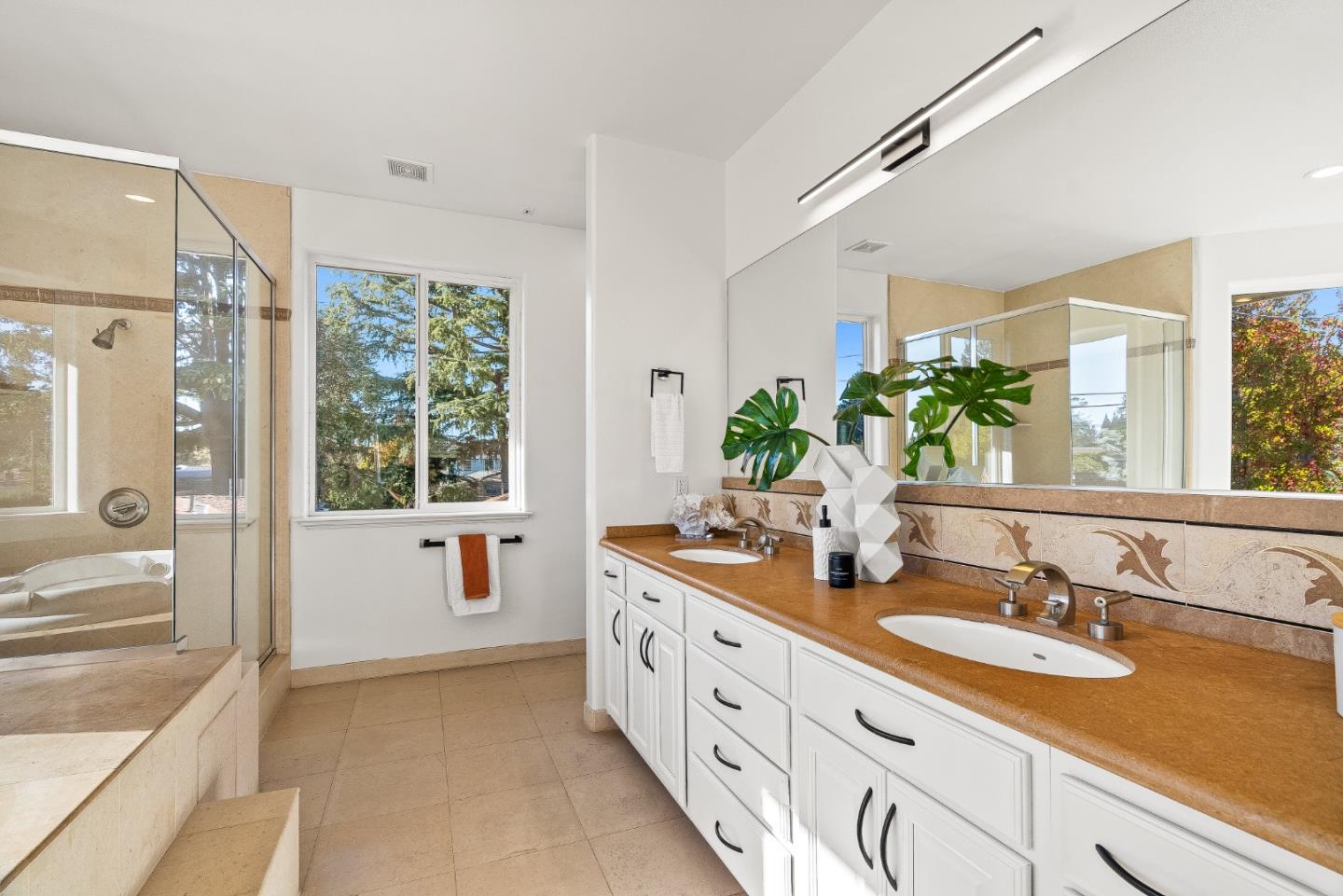 Detail Gallery Image 35 of 81 For 325 E Oakwood Blvd, Redwood City,  CA 94061 - 4 Beds | 3/1 Baths