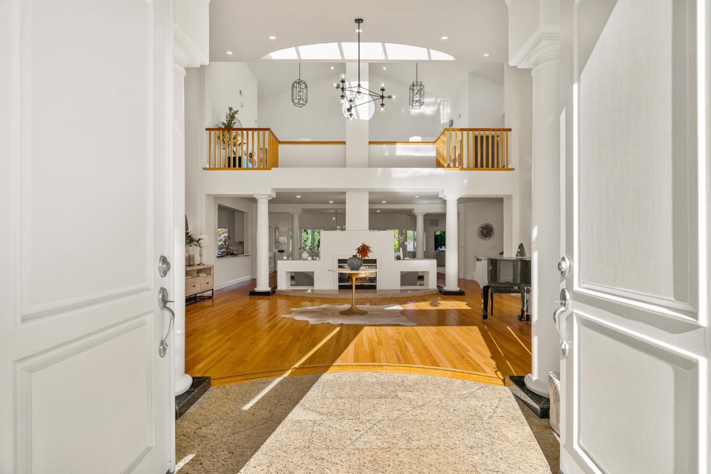 Detail Gallery Image 4 of 81 For 325 E Oakwood Blvd, Redwood City,  CA 94061 - 4 Beds | 3/1 Baths