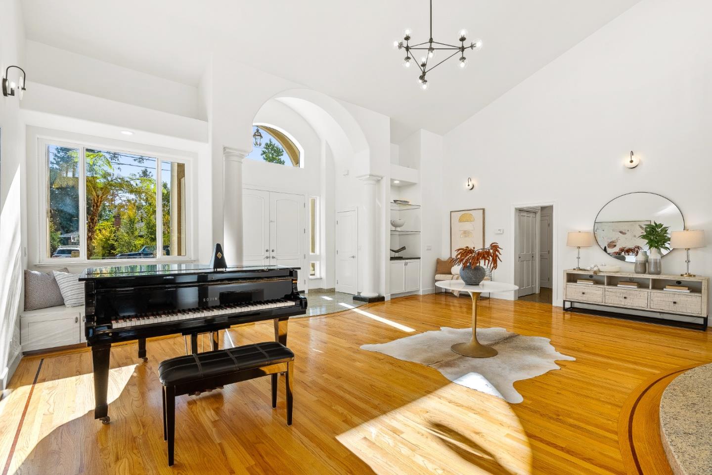 Detail Gallery Image 6 of 81 For 325 E Oakwood Blvd, Redwood City,  CA 94061 - 4 Beds | 3/1 Baths