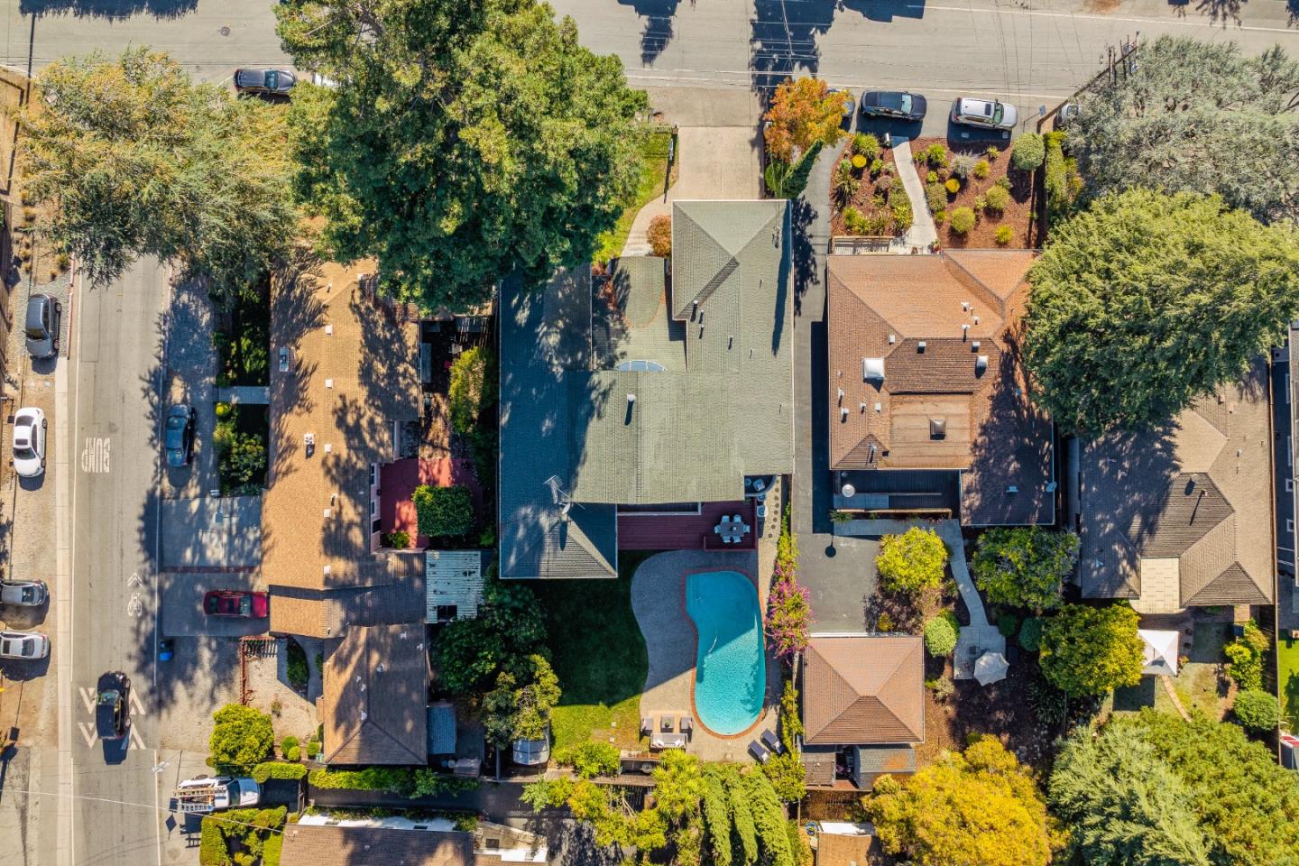 Detail Gallery Image 70 of 81 For 325 E Oakwood Blvd, Redwood City,  CA 94061 - 4 Beds | 3/1 Baths