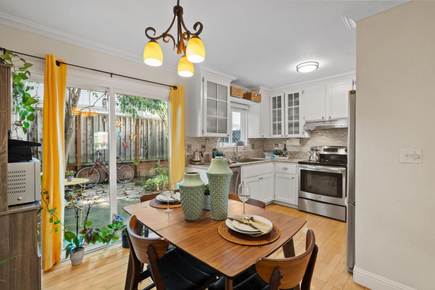 Detail Gallery Image 5 of 21 For 663 Concord Pl, Pleasanton,  CA 94566 - 2 Beds | 1/1 Baths