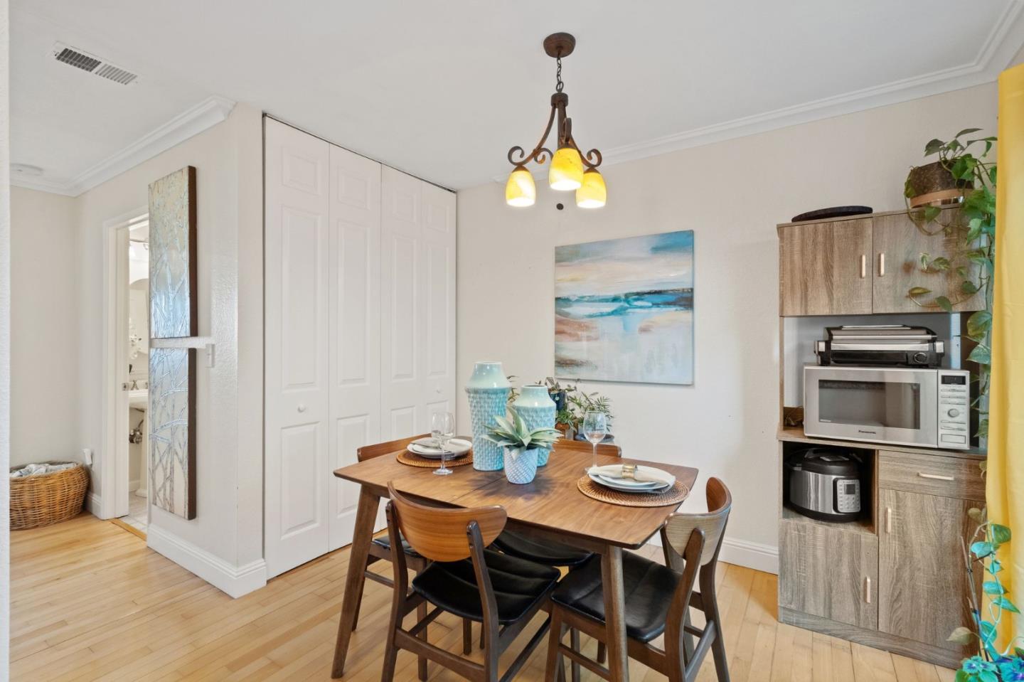 Detail Gallery Image 6 of 21 For 663 Concord Pl, Pleasanton,  CA 94566 - 2 Beds | 1/1 Baths