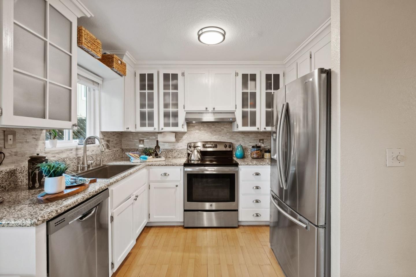 Detail Gallery Image 8 of 21 For 663 Concord Pl, Pleasanton,  CA 94566 - 2 Beds | 1/1 Baths