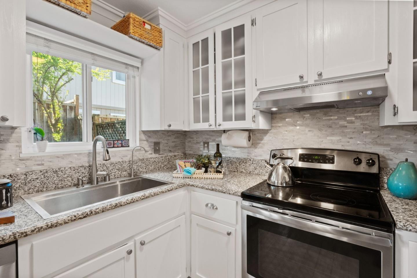 Detail Gallery Image 9 of 21 For 663 Concord Pl, Pleasanton,  CA 94566 - 2 Beds | 1/1 Baths