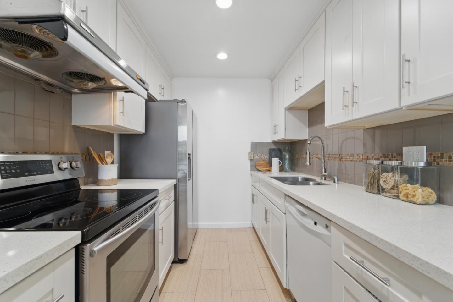 Detail Gallery Image 6 of 36 For 425 N El Camino Real #107,  San Mateo,  CA 94401 - 2 Beds | 2 Baths