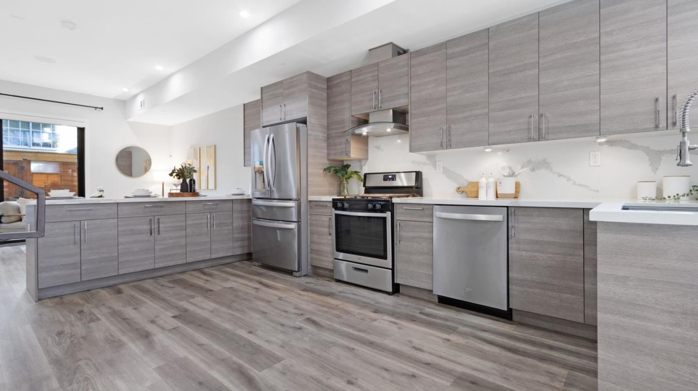 Detail Gallery Image 5 of 50 For 737 S 2nd St #2,  San Jose,  CA 95112 - 3 Beds | 3 Baths