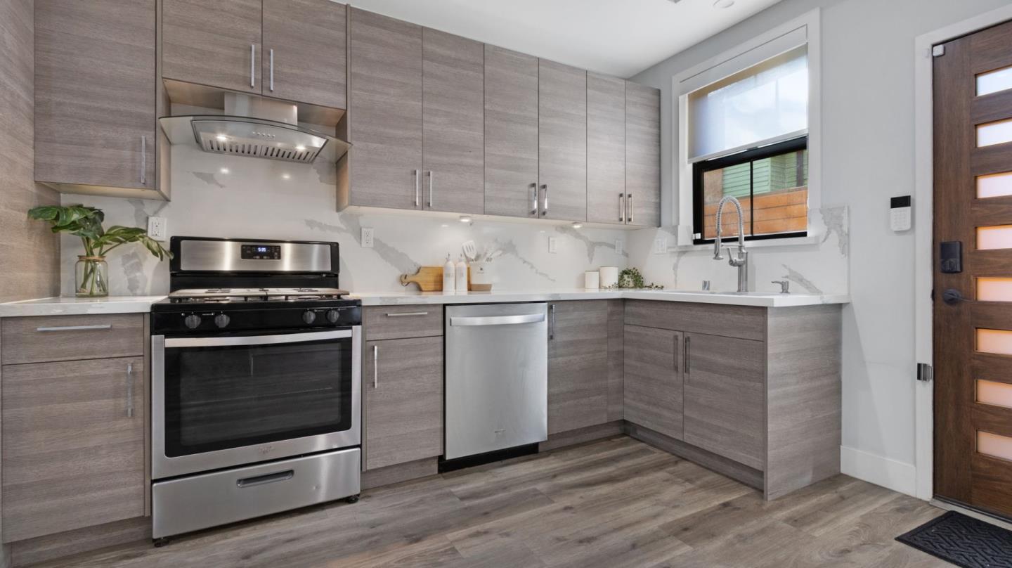 Detail Gallery Image 9 of 50 For 737 S 2nd St #2,  San Jose,  CA 95112 - 3 Beds | 3 Baths