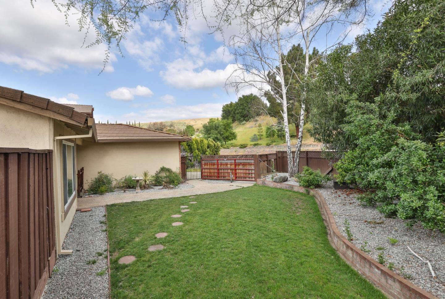 Detail Gallery Image 4 of 26 For 165 Cheltenham Way, San Jose,  CA 95139 - 4 Beds | 2 Baths