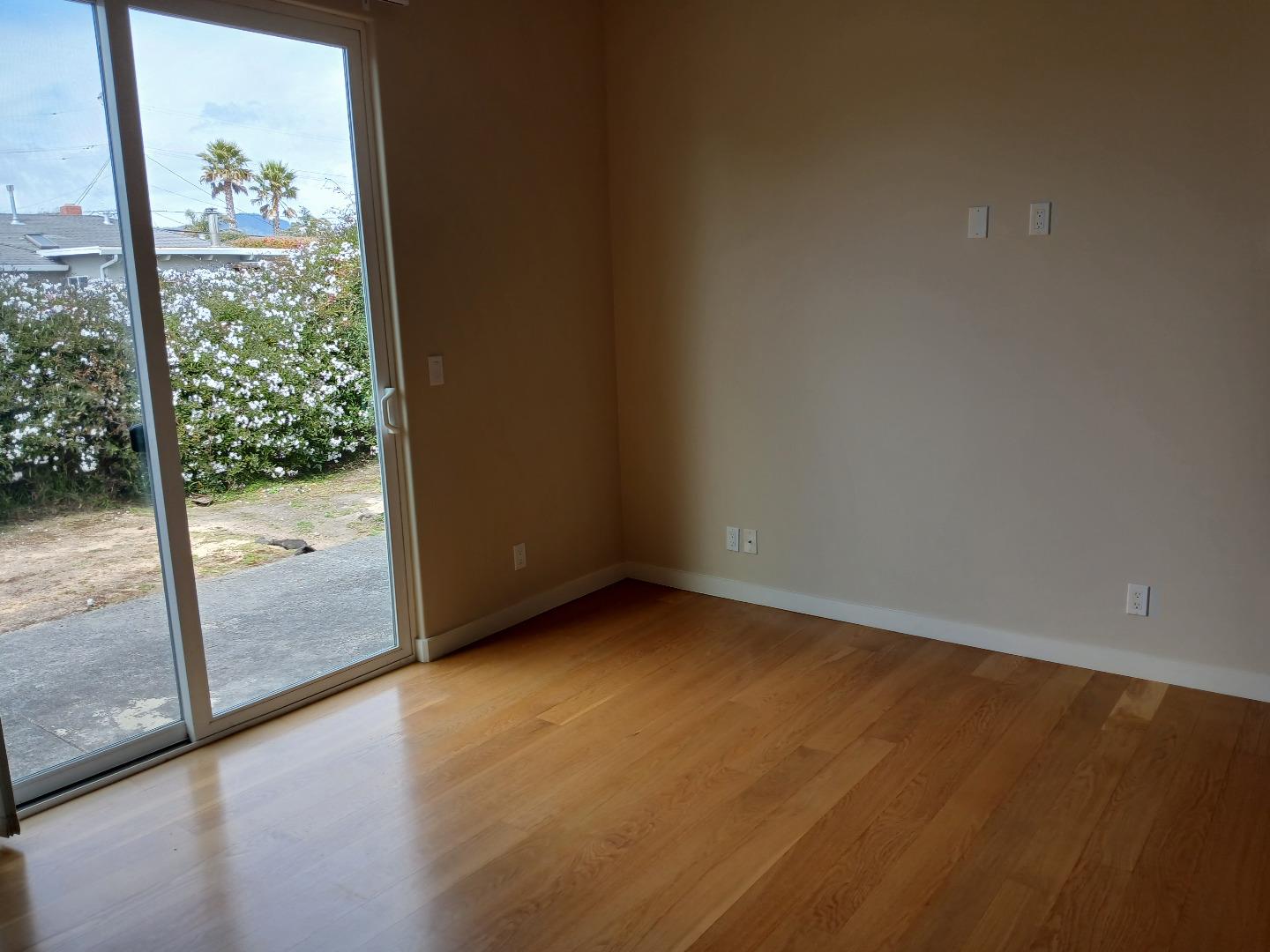 Detail Gallery Image 9 of 11 For 415 Spruce St, Half Moon Bay,  CA 94019 - 2 Beds | 2 Baths
