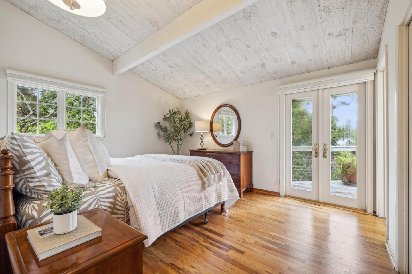 Detail Gallery Image 14 of 39 For 2 Se Pine Ridge Way, Carmel,  CA 93921 - 4 Beds | 3/1 Baths
