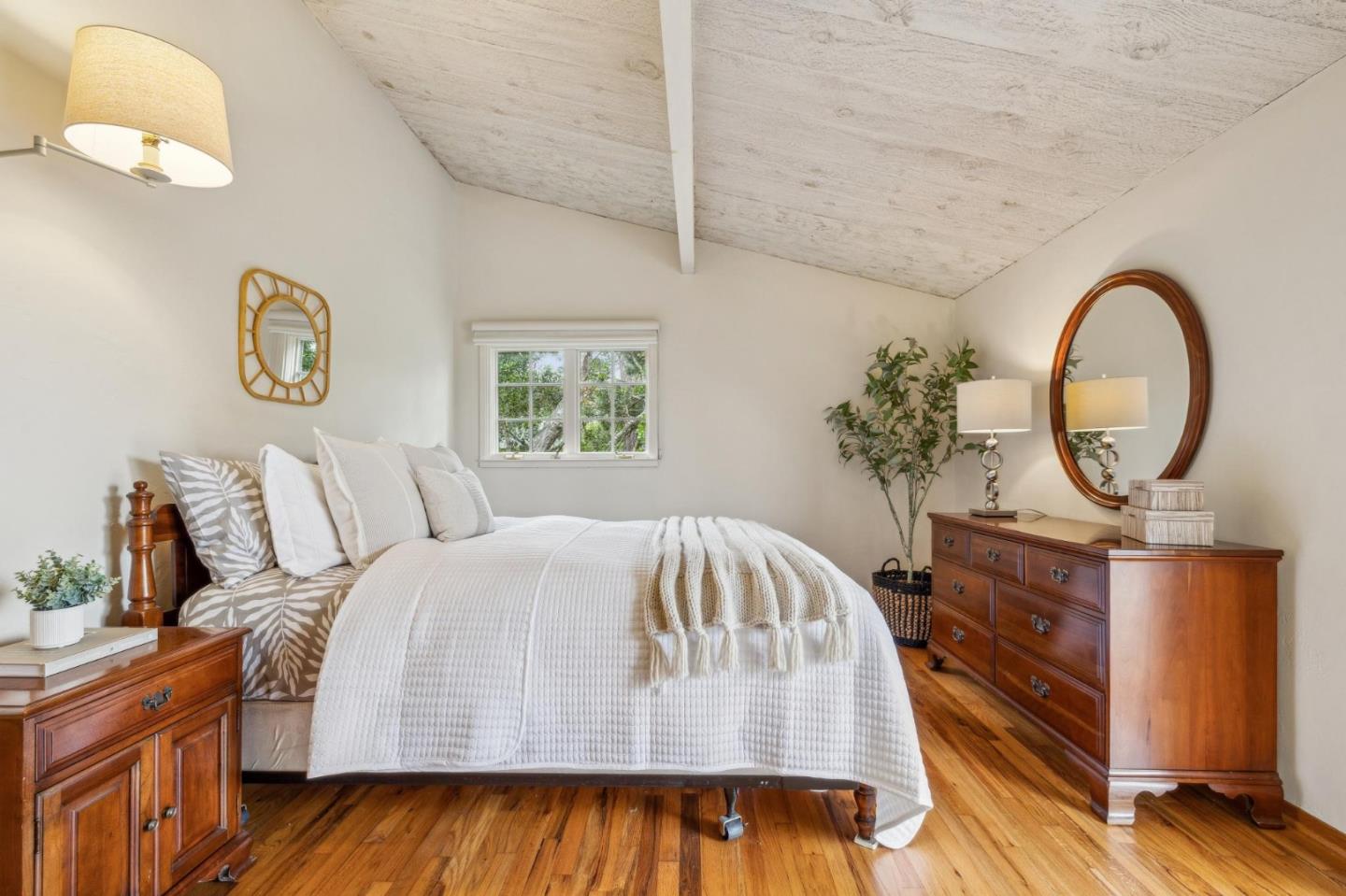 Detail Gallery Image 15 of 39 For 2 Se Pine Ridge Way, Carmel,  CA 93921 - 4 Beds | 3/1 Baths