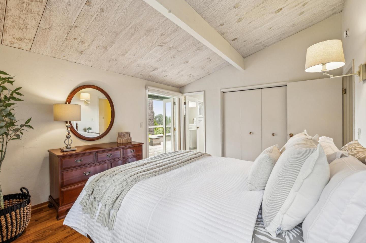 Detail Gallery Image 16 of 39 For 2 Se Pine Ridge Way, Carmel,  CA 93921 - 4 Beds | 3/1 Baths
