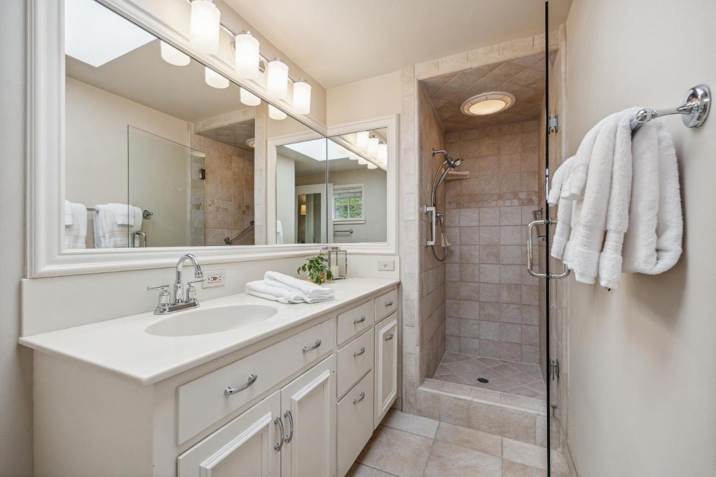 Detail Gallery Image 17 of 39 For 2 Se Pine Ridge Way, Carmel,  CA 93921 - 4 Beds | 3/1 Baths