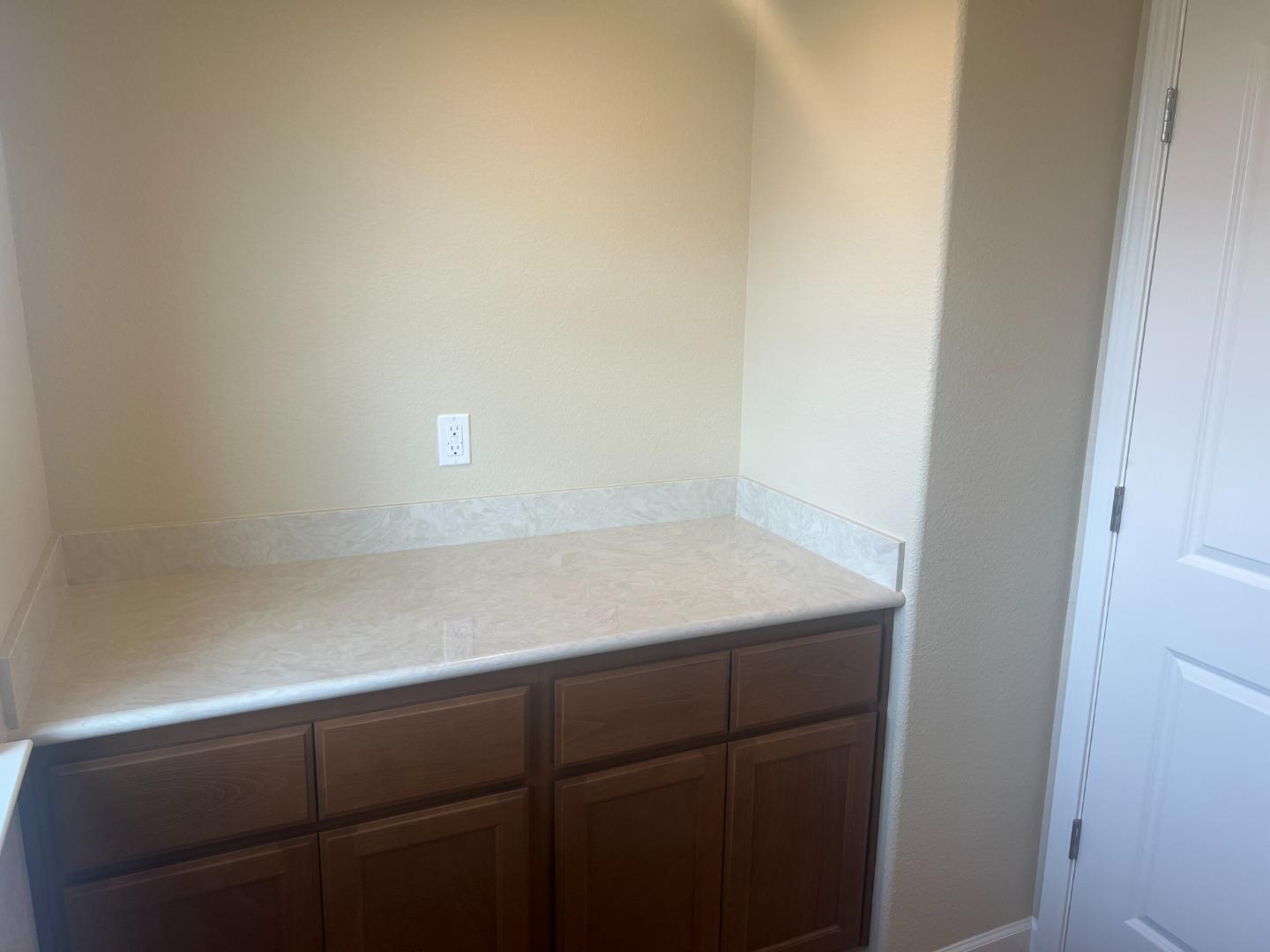 Detail Gallery Image 14 of 24 For 708 Bikle St, King City,  CA 93930 - 5 Beds | 3 Baths