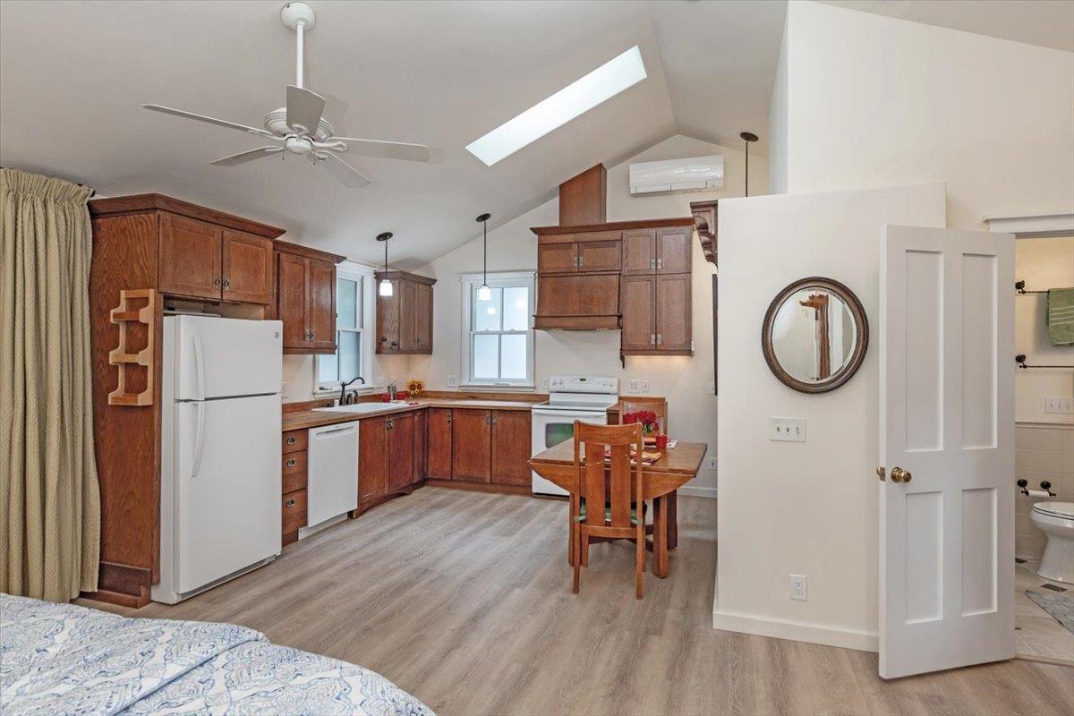 Detail Gallery Image 4 of 20 For 19140 Laurel Dr, Los Gatos,  CA 95033 - 1 Beds | 1 Baths