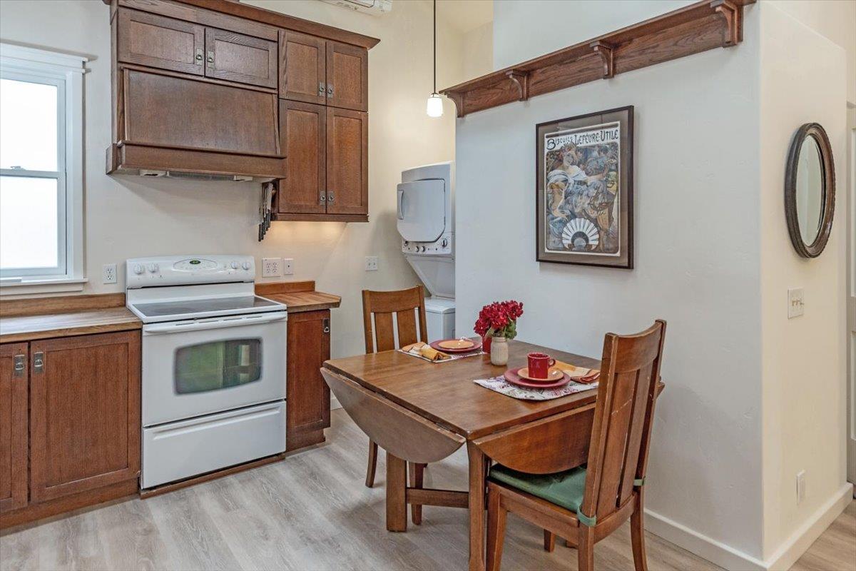 Detail Gallery Image 7 of 20 For 19140 Laurel Dr, Los Gatos,  CA 95033 - 1 Beds | 1 Baths