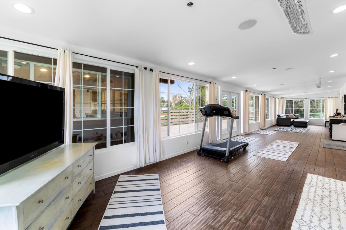 Detail Gallery Image 18 of 39 For 1575 Military Ave, Seaside,  CA 93955 - 3 Beds | 2 Baths
