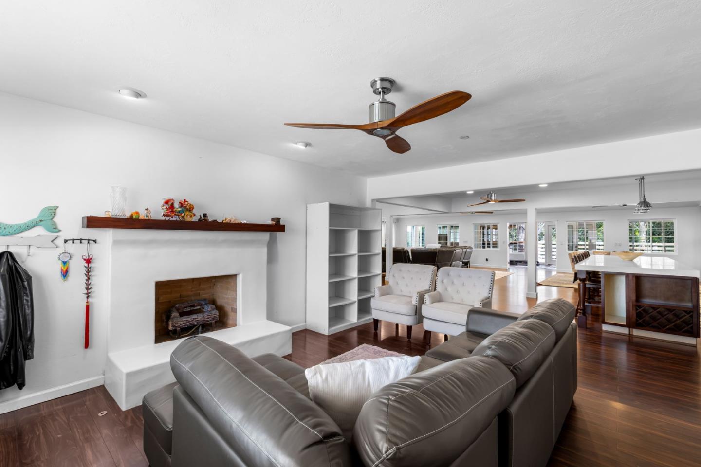 Detail Gallery Image 2 of 39 For 1575 Military Ave, Seaside,  CA 93955 - 3 Beds | 2 Baths