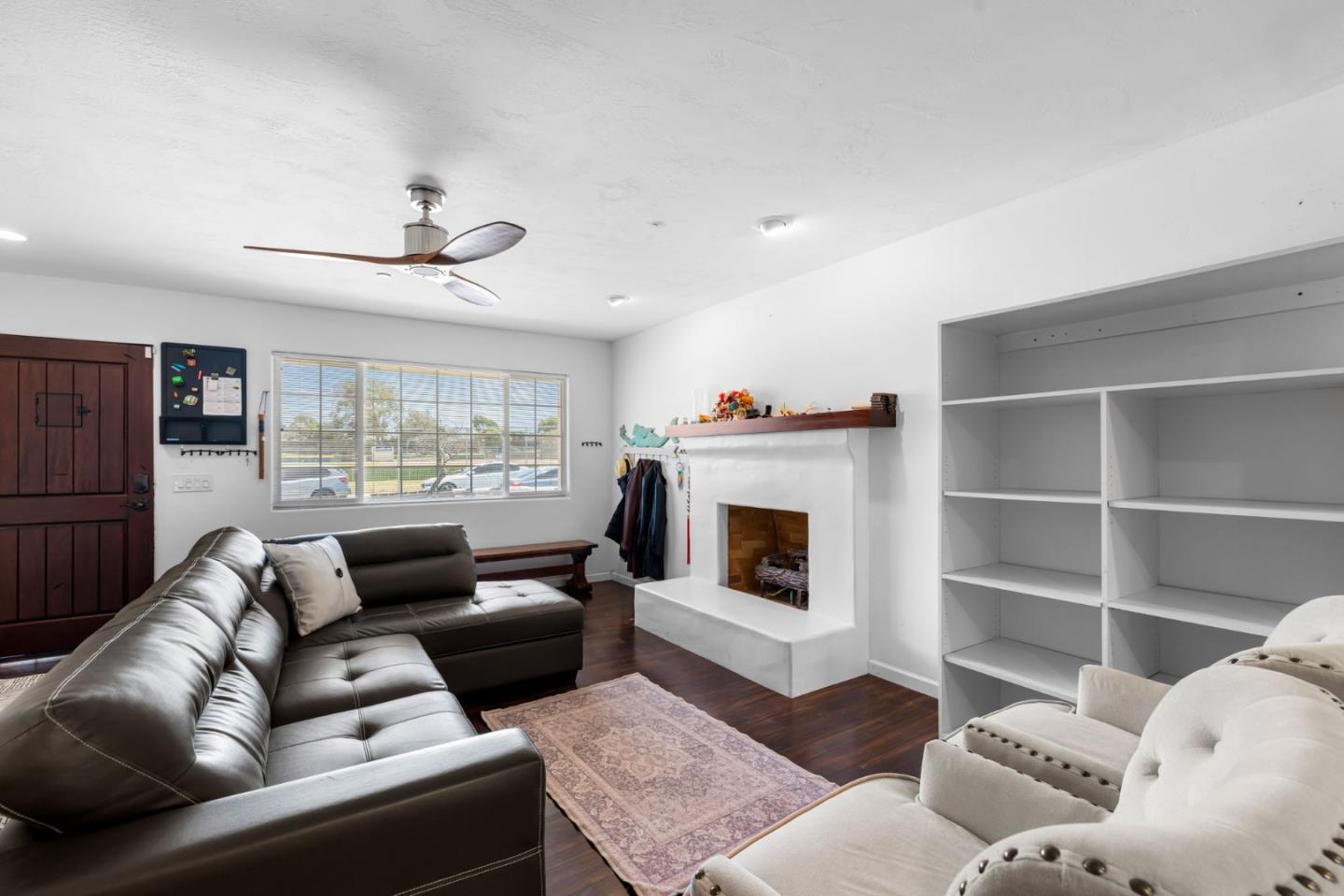 Detail Gallery Image 3 of 39 For 1575 Military Ave, Seaside,  CA 93955 - 3 Beds | 2 Baths