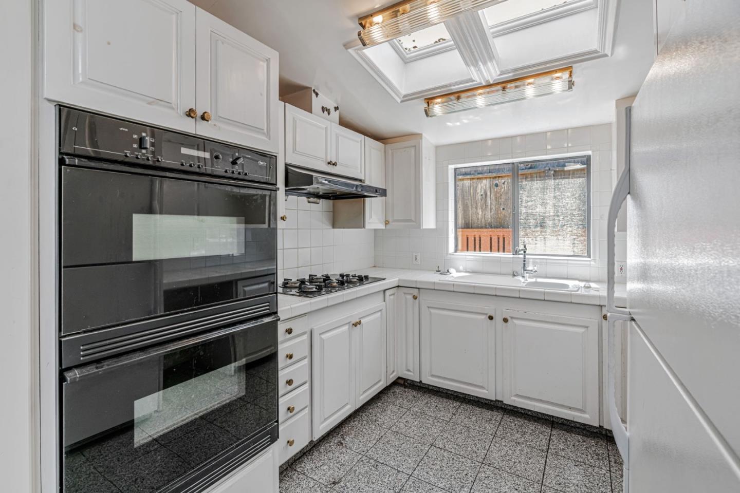 Detail Gallery Image 14 of 38 For 1113 Patterson Ln, Pacific Grove,  CA 93950 - 3 Beds | 1 Baths