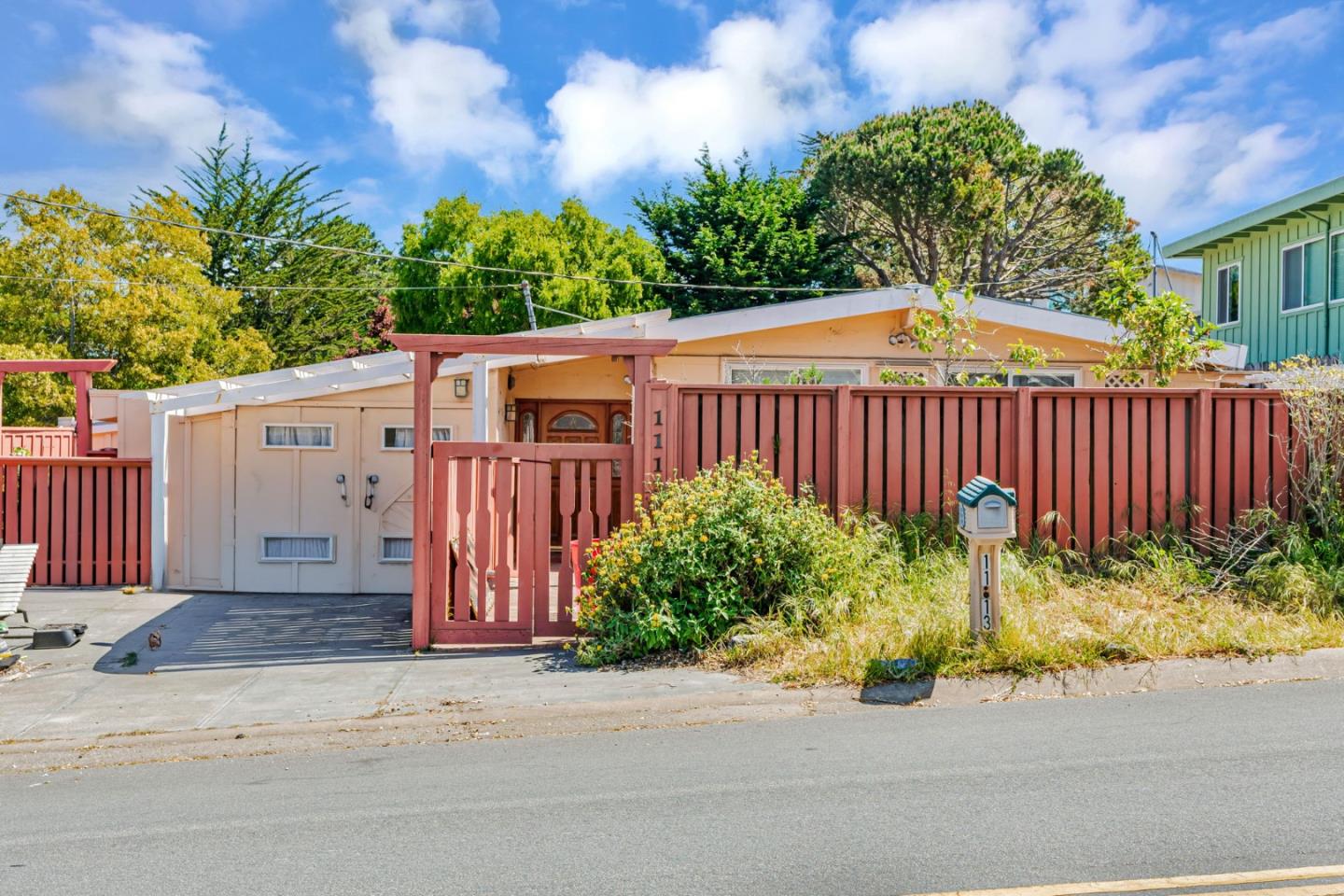Detail Gallery Image 4 of 38 For 1113 Patterson Ln, Pacific Grove,  CA 93950 - 3 Beds | 1 Baths