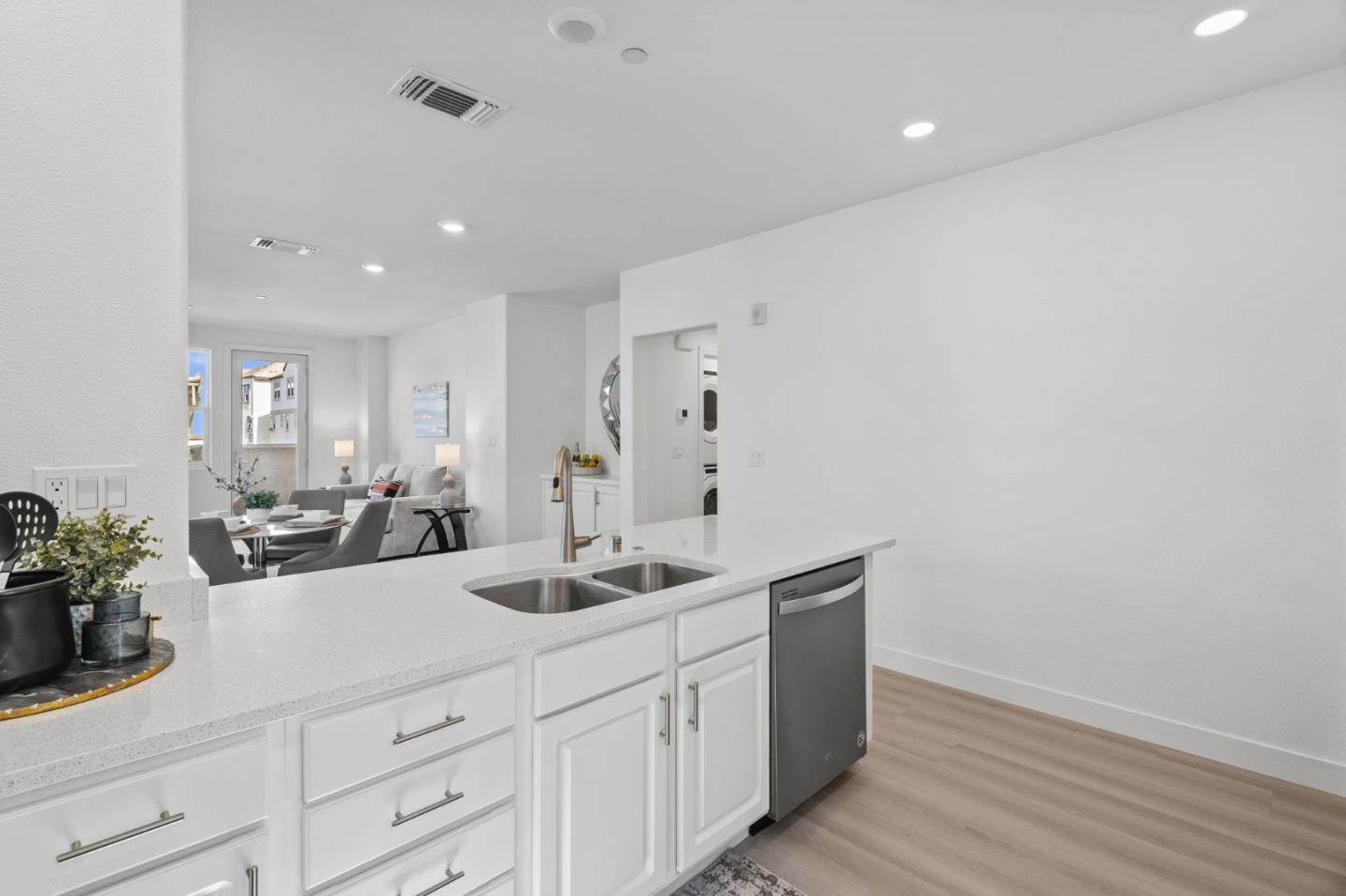 Detail Gallery Image 19 of 53 For 1453 Cherry Cir, Milpitas,  CA 95035 - 3 Beds | 2/1 Baths