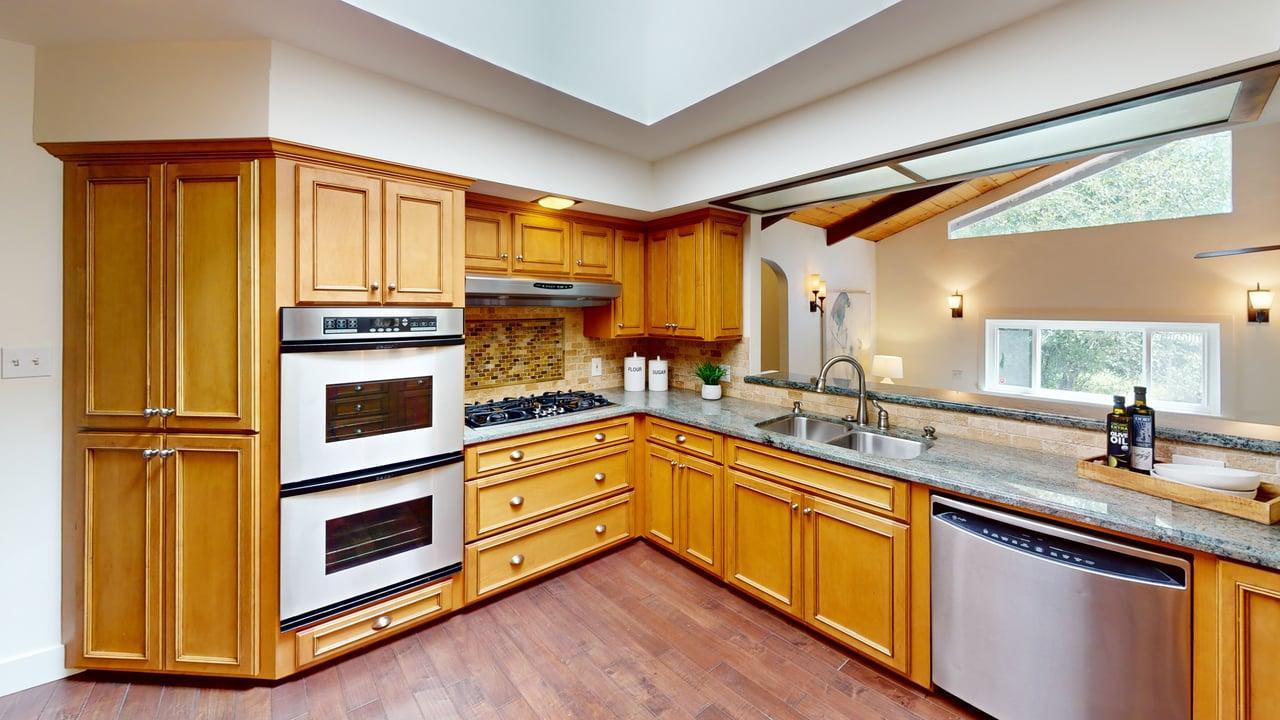 Detail Gallery Image 11 of 22 For 2123 Edgewood Rd, Redwood City,  CA 94062 - 3 Beds | 2 Baths