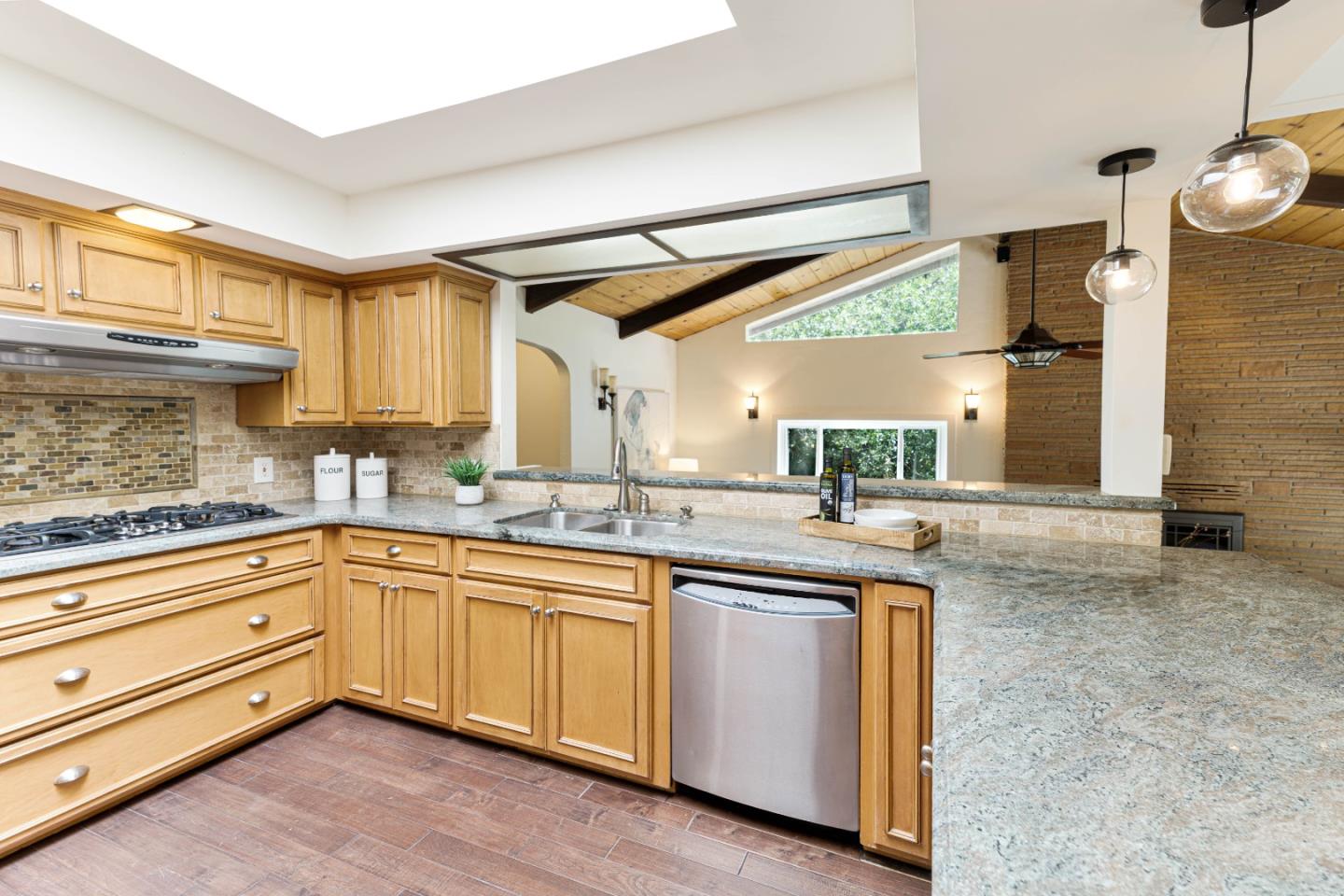 Detail Gallery Image 26 of 44 For 2123 Edgewood Rd, Redwood City,  CA 94062 - 3 Beds | 2 Baths