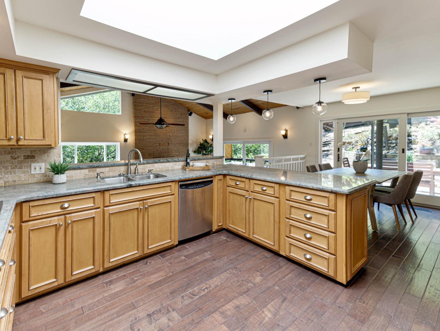 Detail Gallery Image 27 of 44 For 2123 Edgewood Rd, Redwood City,  CA 94062 - 3 Beds | 2 Baths