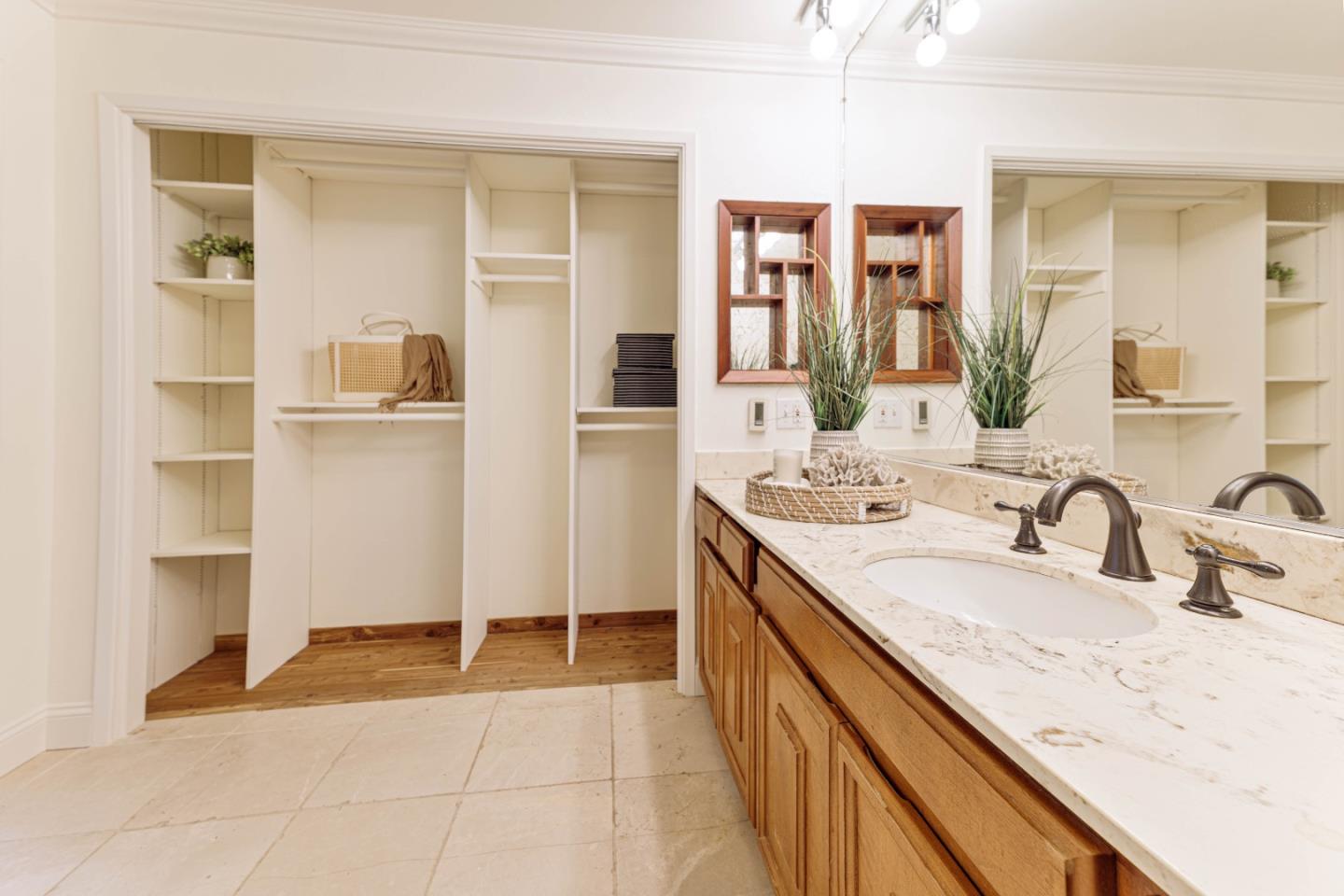 Detail Gallery Image 34 of 44 For 2123 Edgewood Rd, Redwood City,  CA 94062 - 3 Beds | 2 Baths