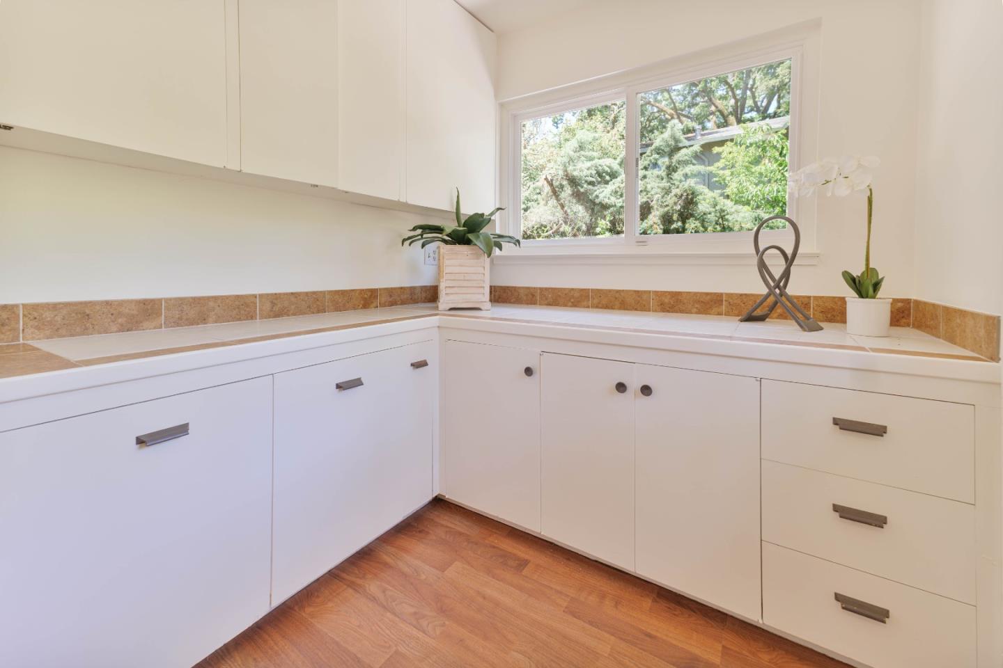 Detail Gallery Image 43 of 44 For 2123 Edgewood Rd, Redwood City,  CA 94062 - 3 Beds | 2 Baths