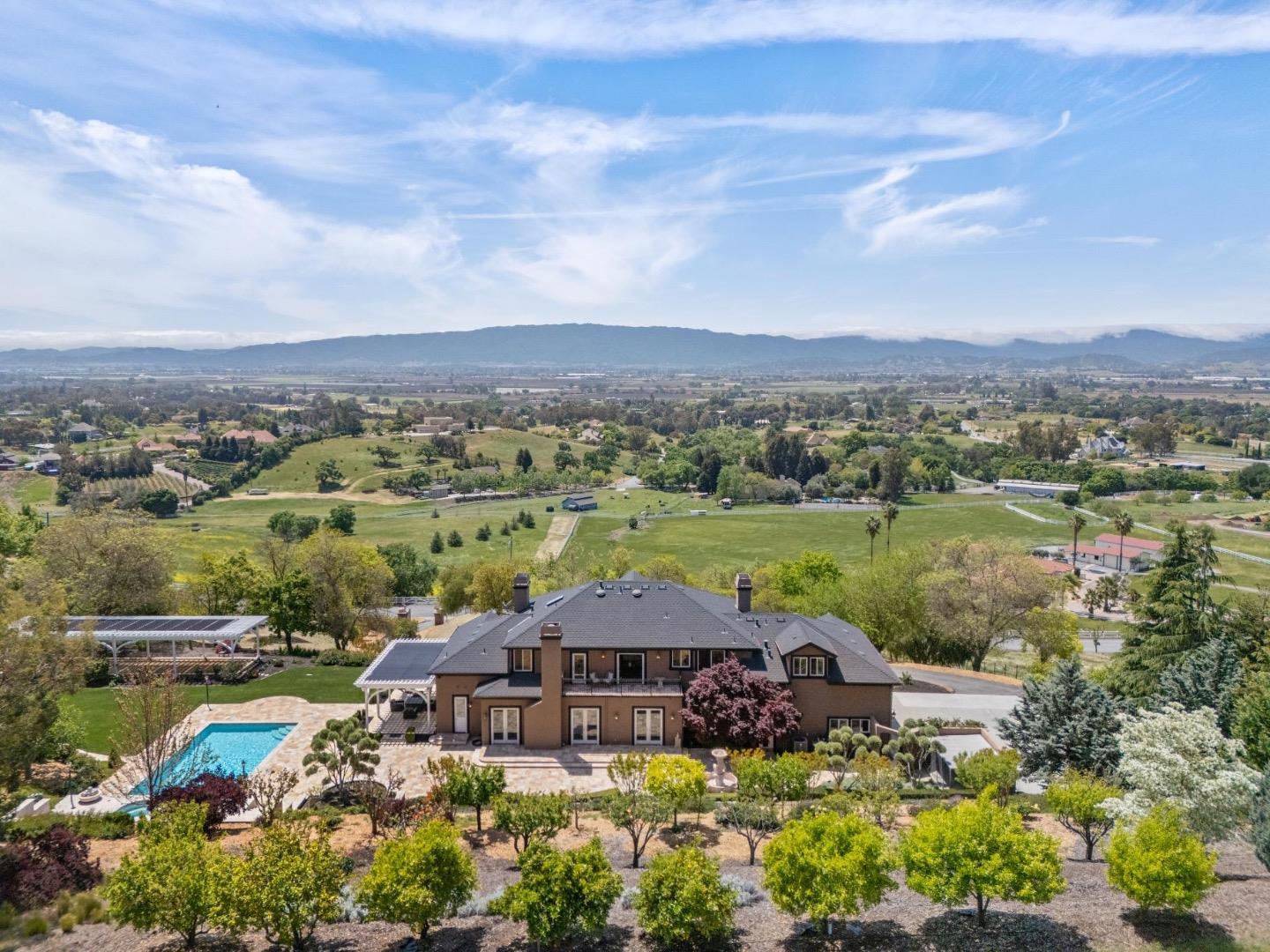 Detail Gallery Image 2 of 110 For 9540 via Del Oro, Gilroy,  CA 95020 - 4 Beds | 3/1 Baths