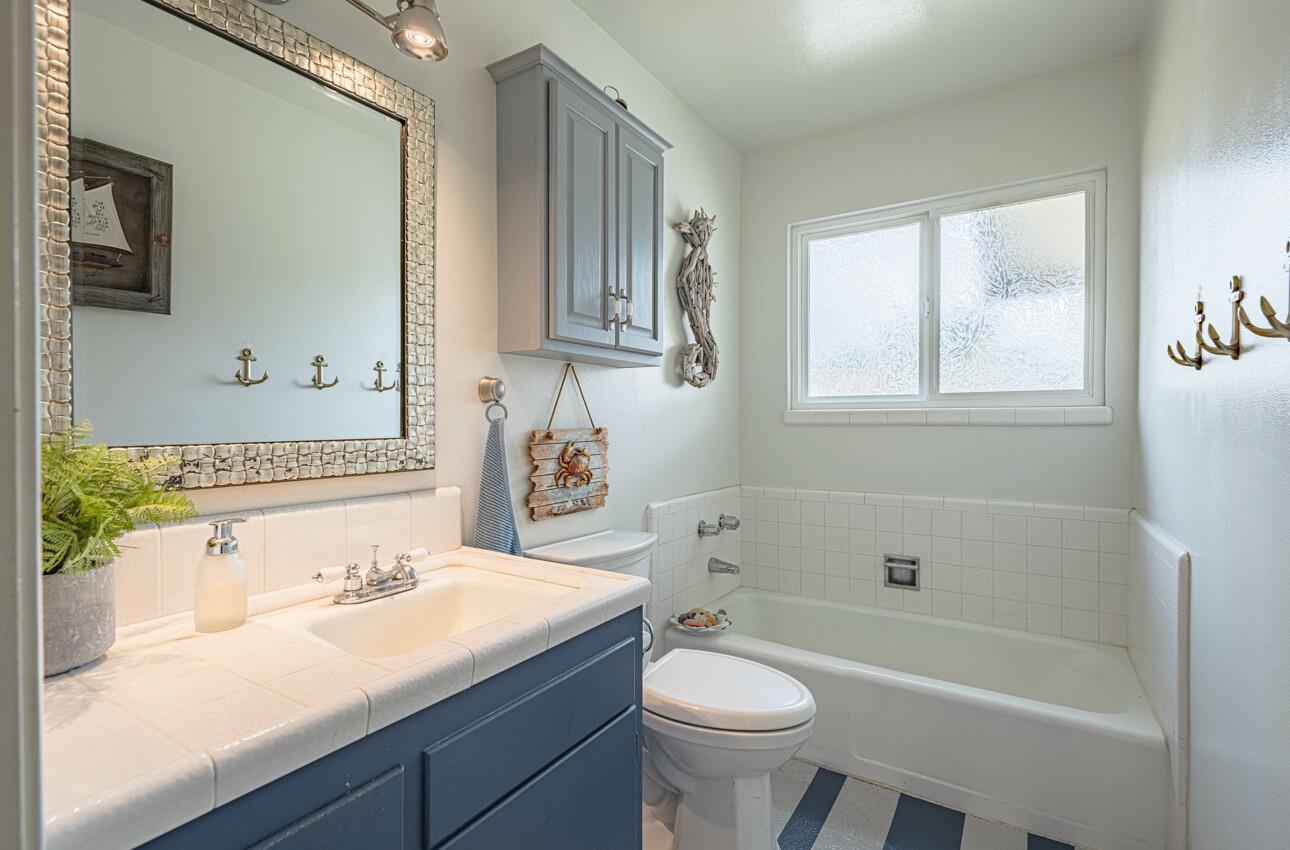 Detail Gallery Image 28 of 51 For 29 Karen Dr, Watsonville,  CA 95076 - 3 Beds | 2/1 Baths