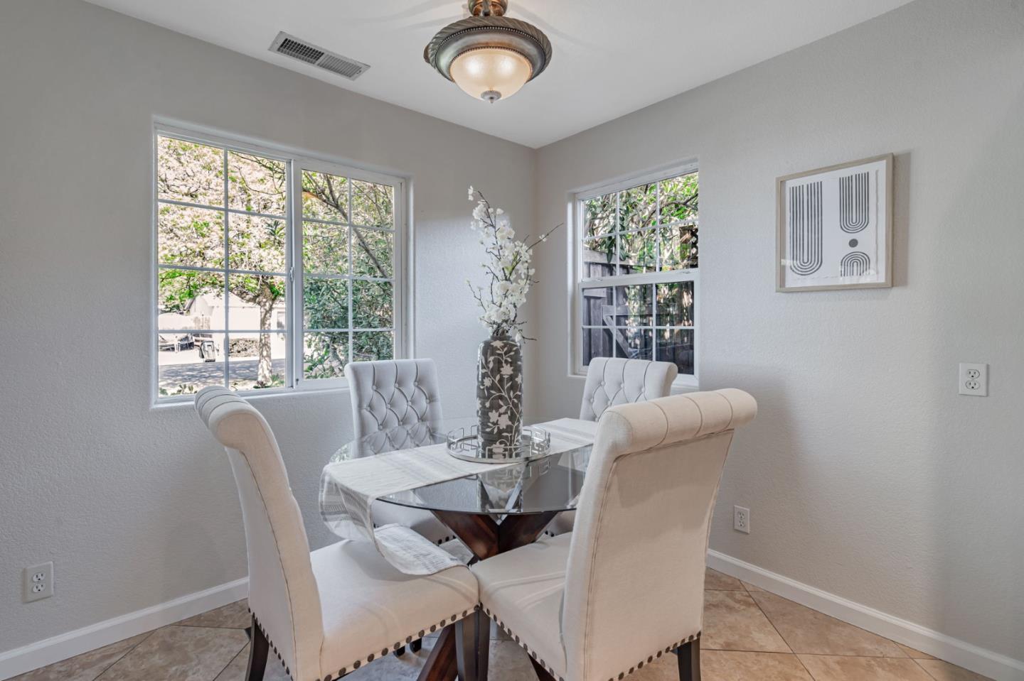 Detail Gallery Image 10 of 49 For 3233 Irlanda Way, San Jose,  CA 95124 - 5 Beds | 3 Baths