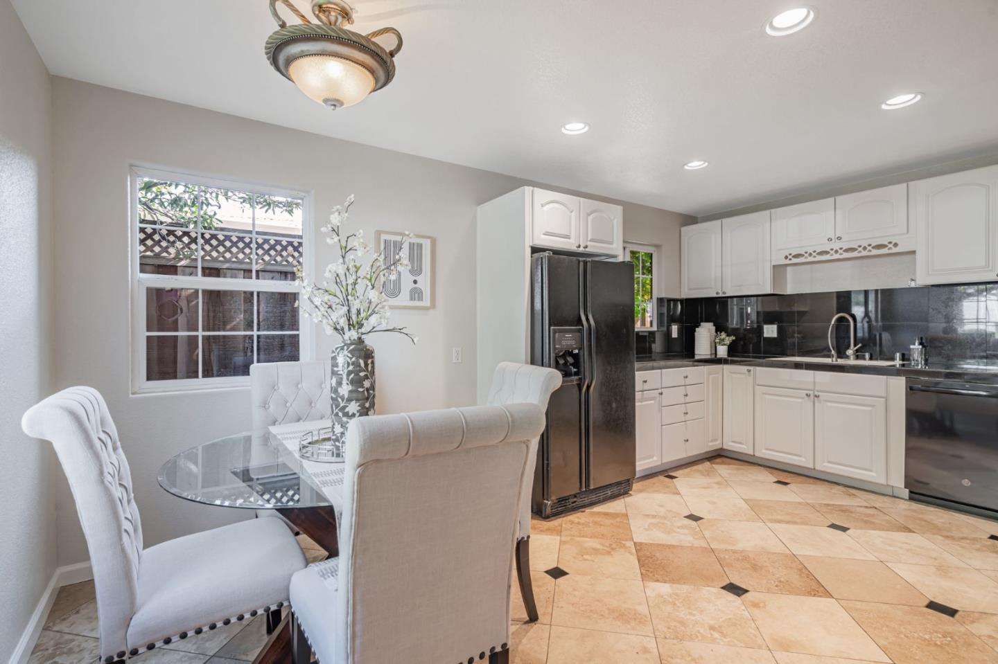 Detail Gallery Image 11 of 49 For 3233 Irlanda Way, San Jose,  CA 95124 - 5 Beds | 3 Baths